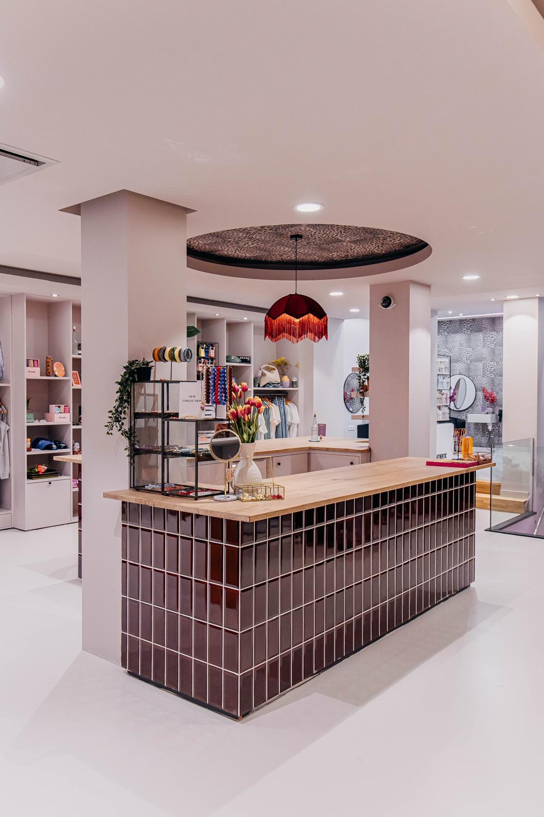De toonbank van KUIF Conceptstore in Venlo